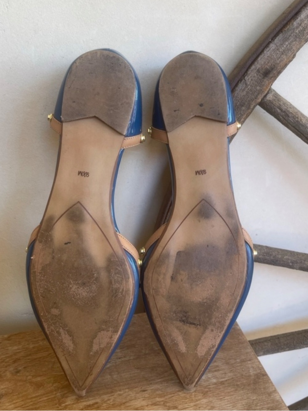 HALOGEN “Olsen” Blue Tan Gold Studded T-Strap Leather Pointed Toe Flats Sz 9.5 - Picture 11 of 11